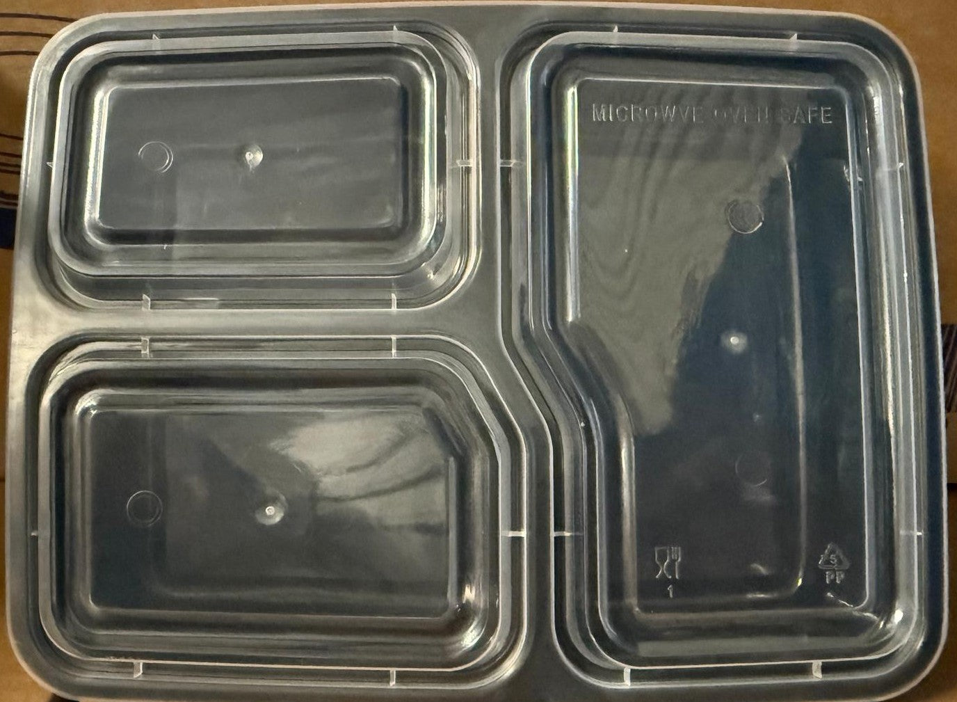 32 oz. Black 3-Compartment Rectangular Microwavable Heavy Weight Container with Lid - 150/Case